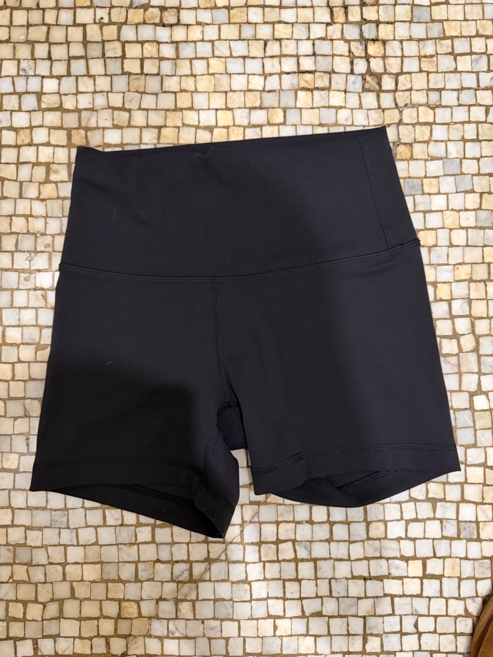 Lululemon Wunder Train High-Rise Short 4”